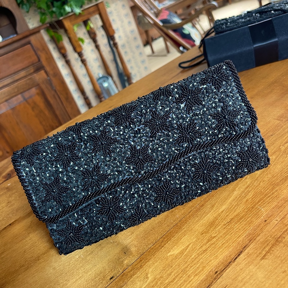 Vintage 1980s black beaded and sequinned clutch in excellent condition